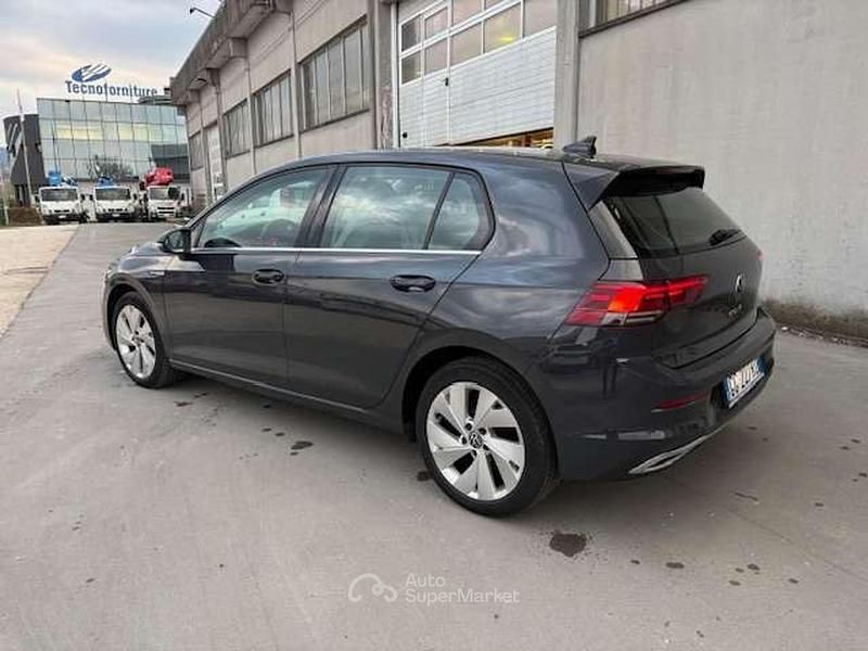 Usata VW Golf VIII Style 116 CV (85 kW) 2021 Grigio urano Berlina