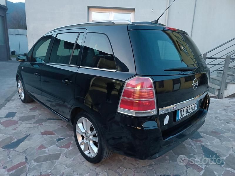 Usata Opel Zafira 119 CV (87 kW) 2006 Nero Monovolume