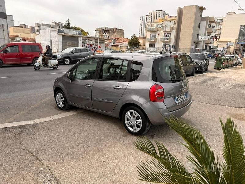 Usata Renault Modus 74 CV (54 kW) 2011 Grigio Monovolume