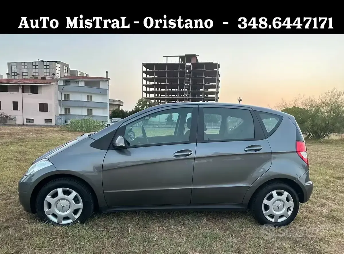 Usata Mercedes A180 Style 109 CV (80 kW) 2011 Grigio Utilitaria