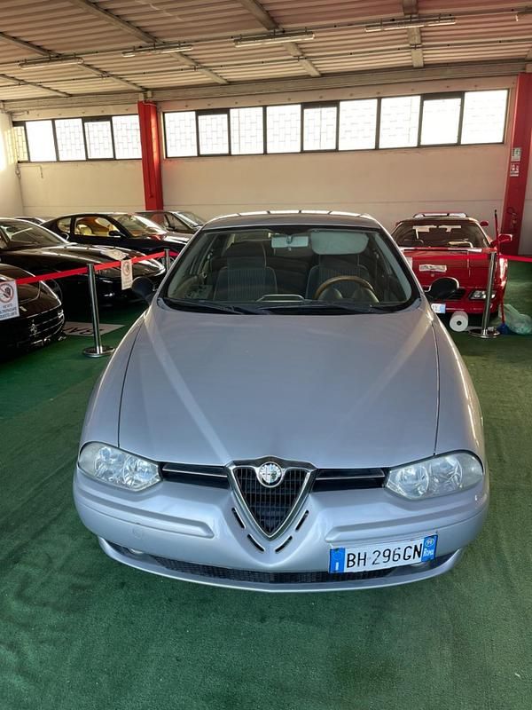 Usata Alfa Romeo 156 105 CV (77 kW) 1999 Argento Berlina
