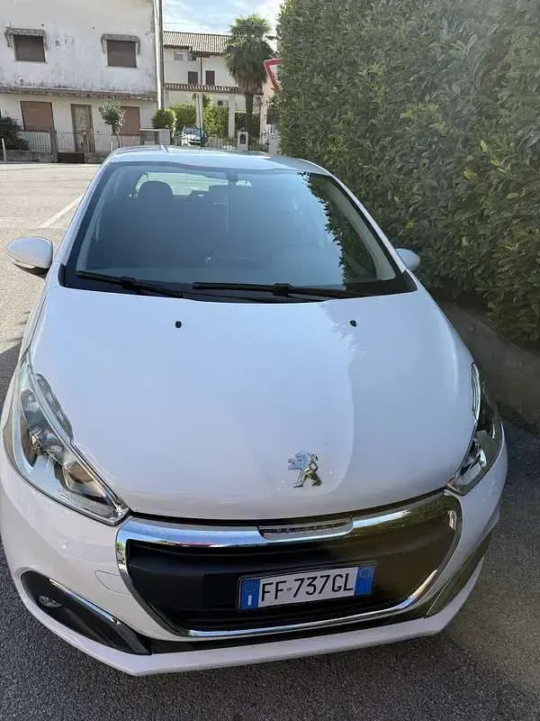 Usata Peugeot 208 Active 75 CV (55 kW) 2016 Bianco Utilitaria