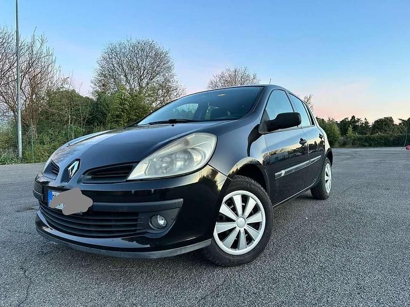 Usata Renault Clio II Luxe 68 CV (50 kW) 2007 Berlina