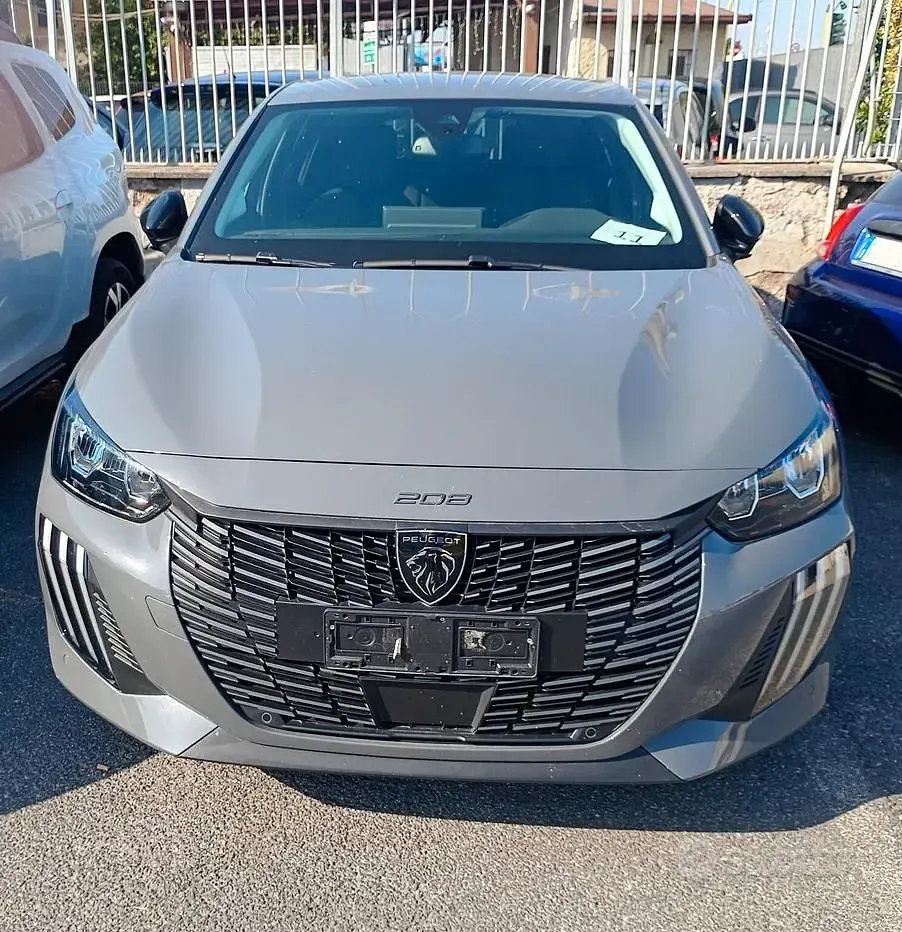 Usata Peugeot 208 Allure 101 CV (74 kW) 2025 Grigio Utilitaria