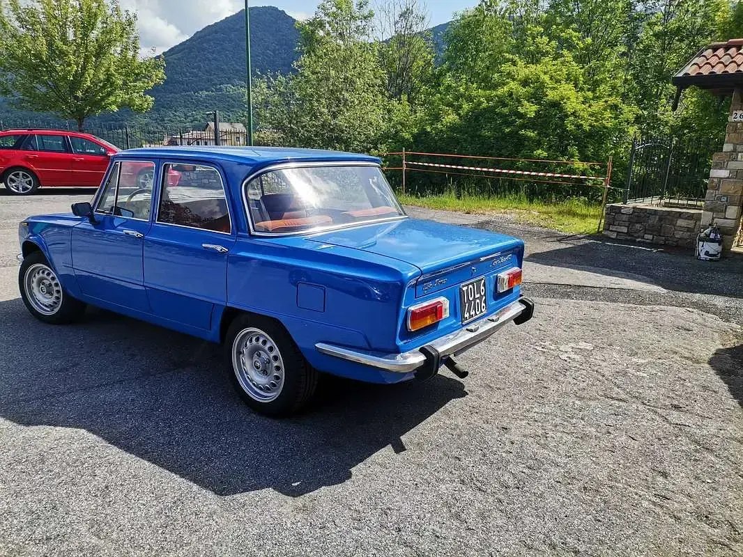 Usata Alfa Romeo Giulia Super 103 CV (75 kW) 1974 Blu/azzurro Berlina