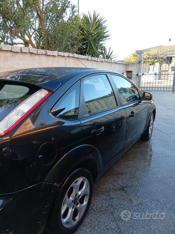 Usata Ford Focus 109 CV (80 kW) 2010 Nero Berlina