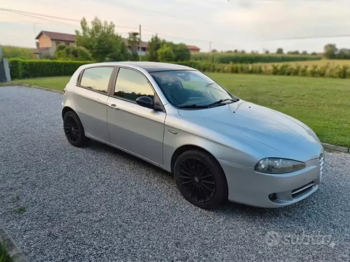 Usata Alfa Romeo 147 150 CV (110 kW) 2007 Utilitaria