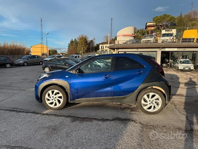 Usata Toyota Aygo X Lounge 72 CV (52 kW) 2022 Blu SUV