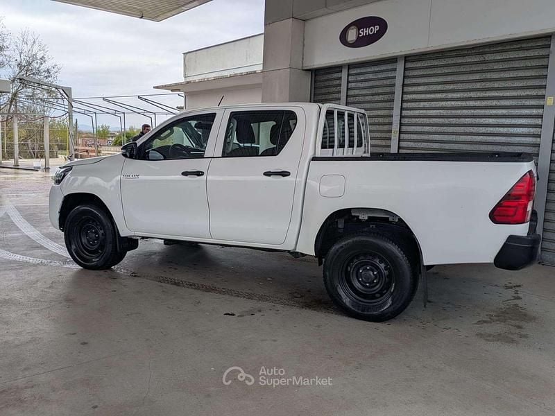 Gebraucht Toyota HiLux 150 PS (110 kW) 2021 Weiß Pickup