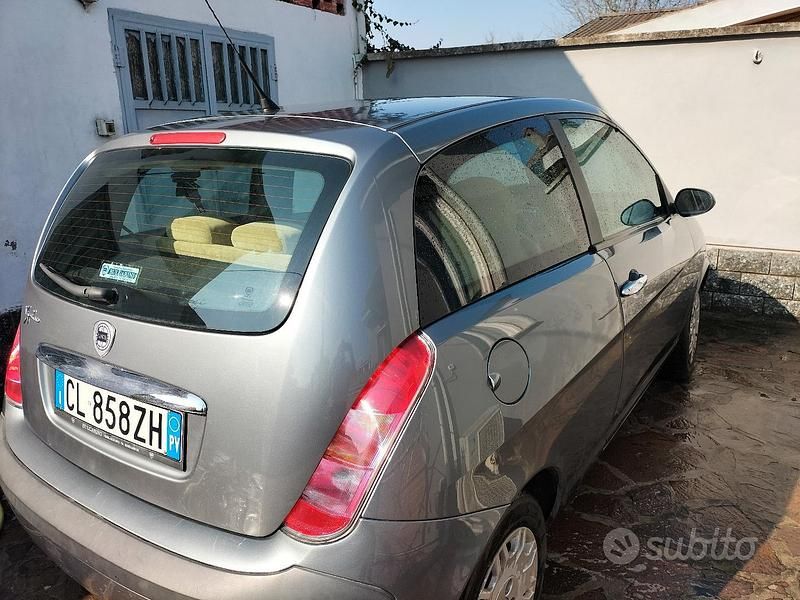 Usata Lancia Ypsilon 60 CV (44 kW) 2005 Grigio Utilitaria
