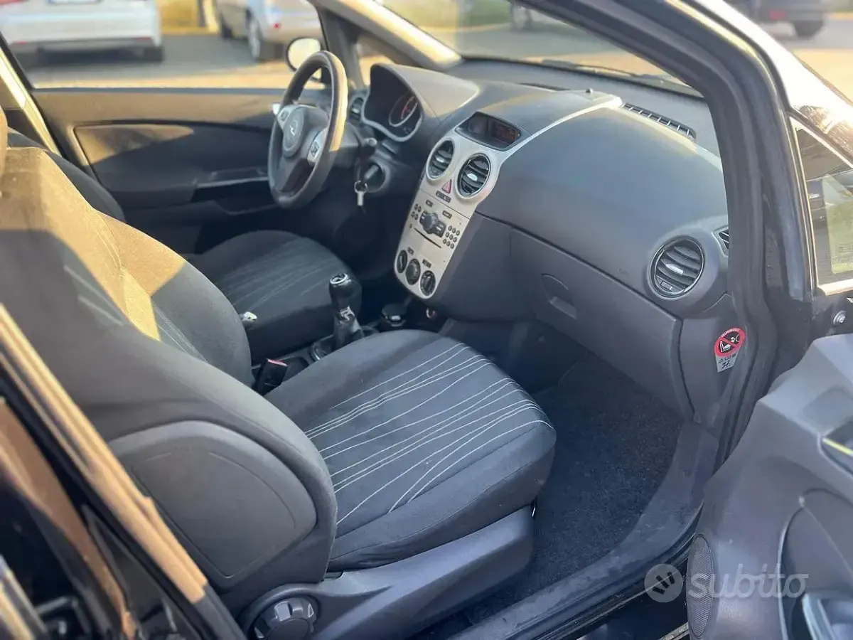 Usata Opel Corsa 75 CV (55 kW) 2008 Nero Utilitaria