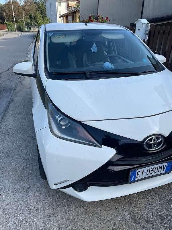 Usata Toyota Aygo Edition 68 CV (50 kW) 2015 Bianco Utilitaria
