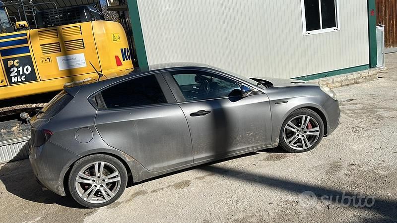 Usata Alfa Romeo Giulietta 140 CV (102 kW) 2011 Grigio Utilitaria