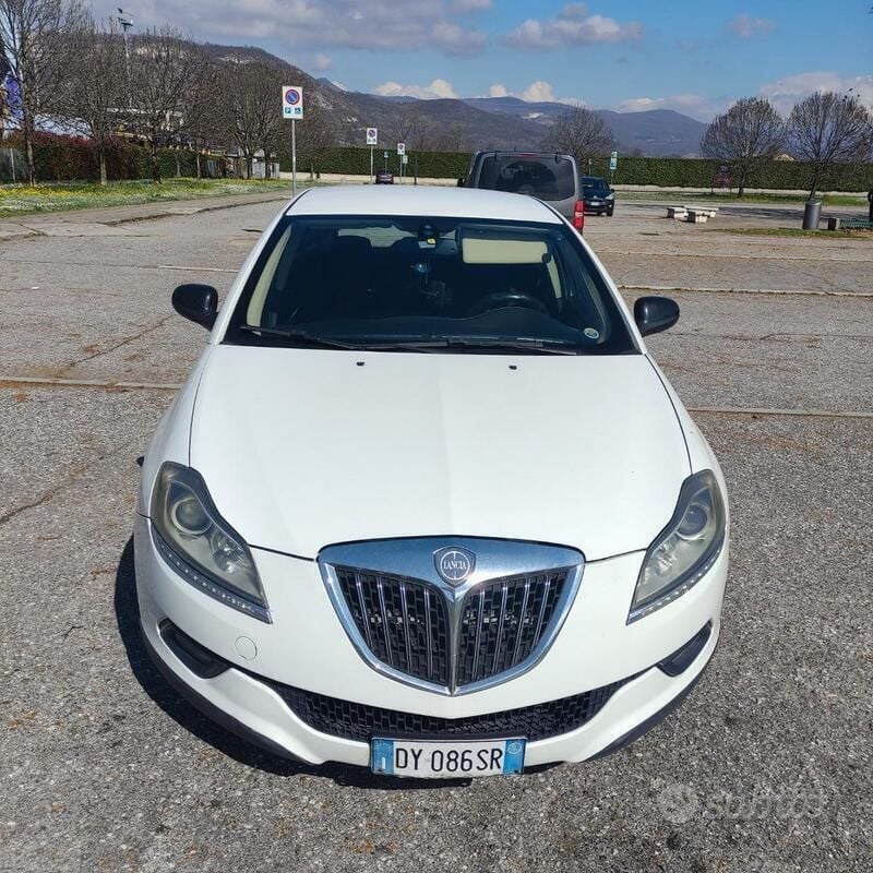 Usata Lancia Delta 120 CV (88 kW) 2009 Bianco Utilitaria