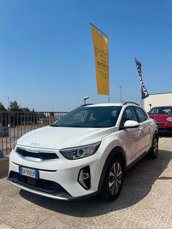 Usata Kia Stonic 84 CV (61 kW) 2021 Bianco SUV