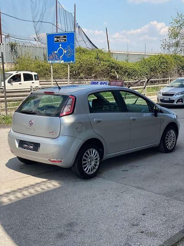 Usata Fiat Punto Street 77 CV (56 kW) 2014 Argento Utilitaria