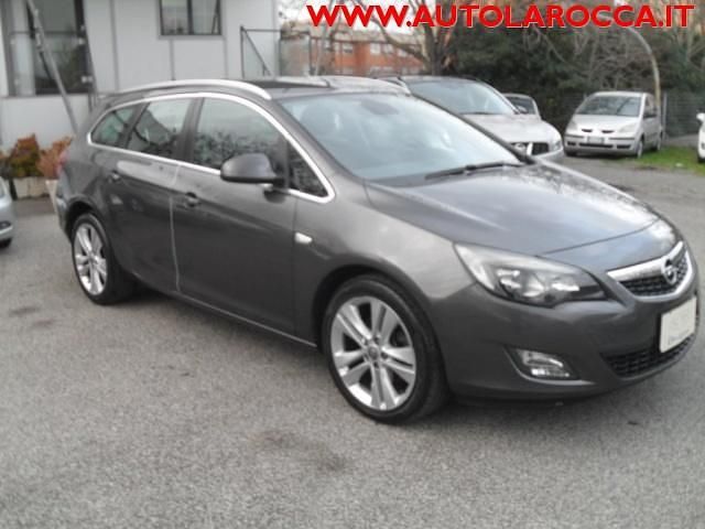 Usata Opel Astra Cosmo 160 CV (117 kW) 2011 Antracite Station wagon