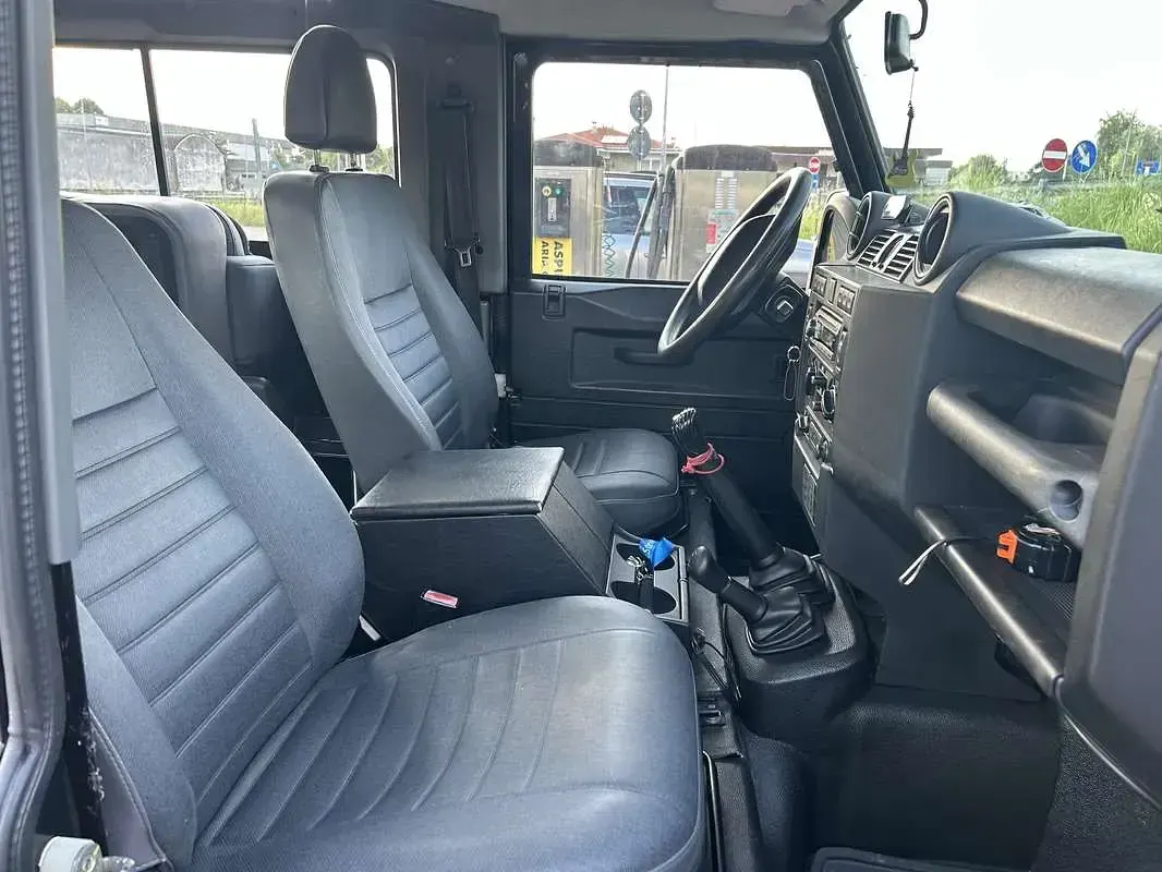 Usata Land Rover Defender 122 CV (89 kW) 2009 Station wagon