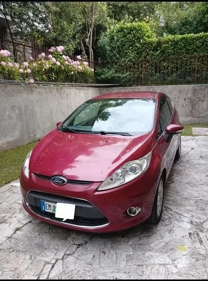 Usata Ford Fiesta 70 CV (51 kW) 2012 Berlina
