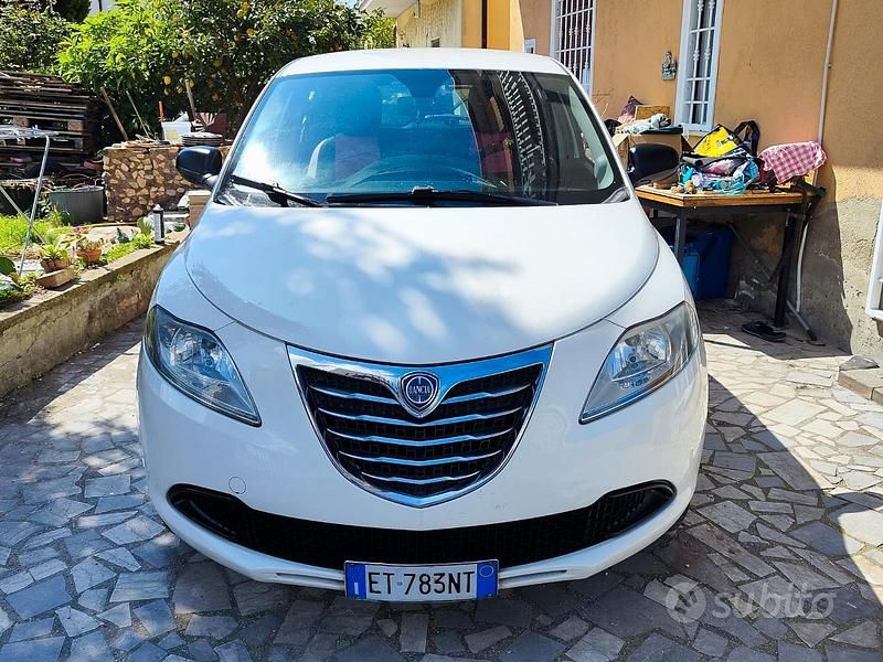 Bianco Usata 2014 Lancia Ypsilon Due volumi | 5500 € - Immagine 1/4