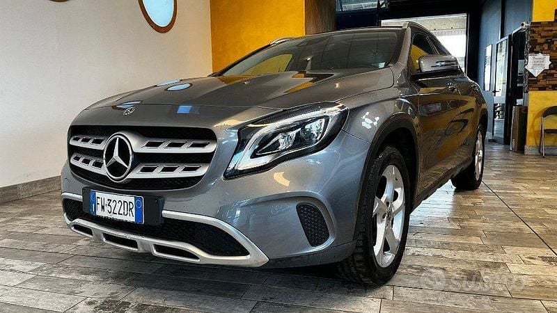 Usata Mercedes GLA180 122 CV (89 kW) 2019 Antracite SUV