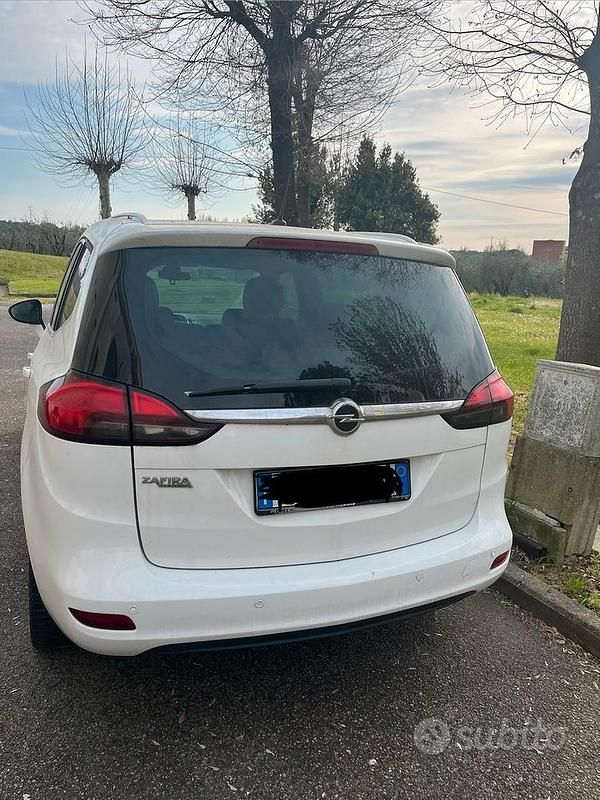 Usata Opel Zafira Tourer 2013 Bianco Monovolume
