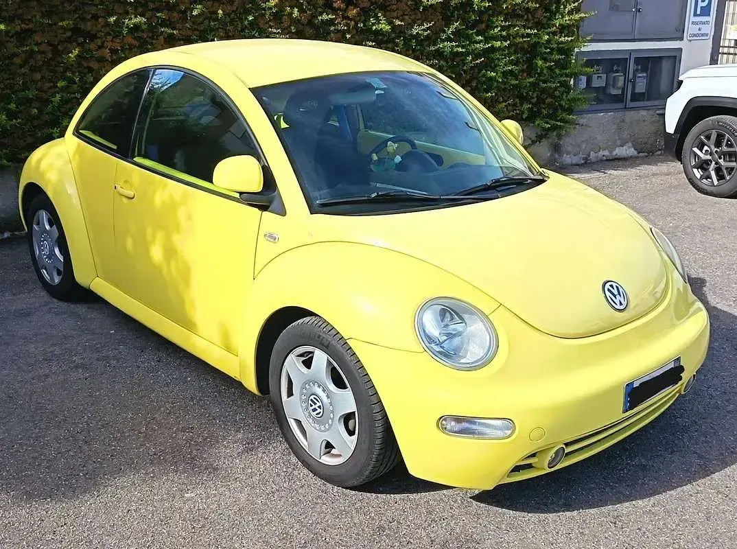 Usata VW New Beetle 116 CV (85 kW) 1999 Giallo Utilitaria