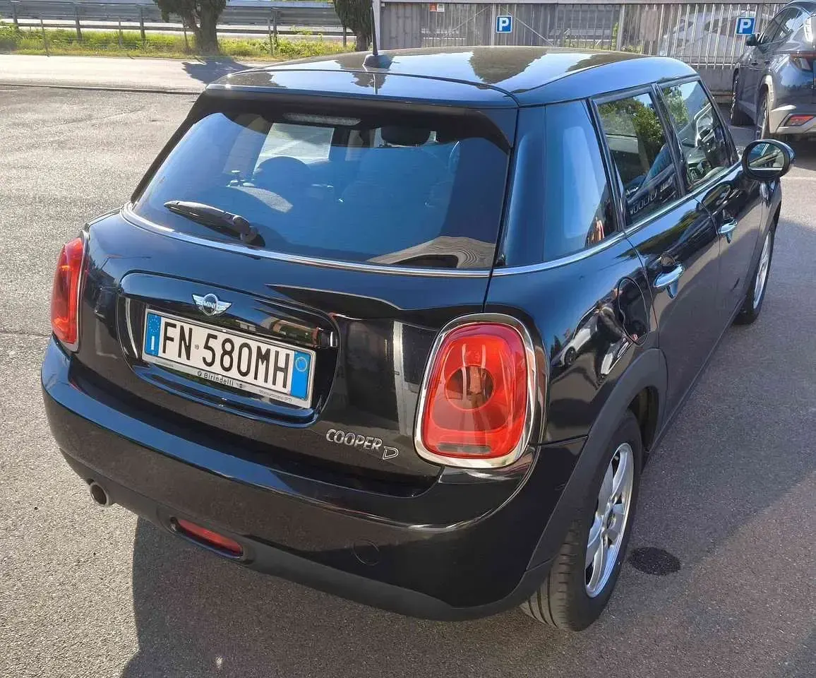 Usata Mini Cooper D 116 CV (85 kW) 2018 Midnight black Utilitaria