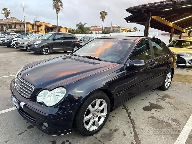 Usata Mercedes C220 143 CV (105 kW) 2004 Blu Berlina