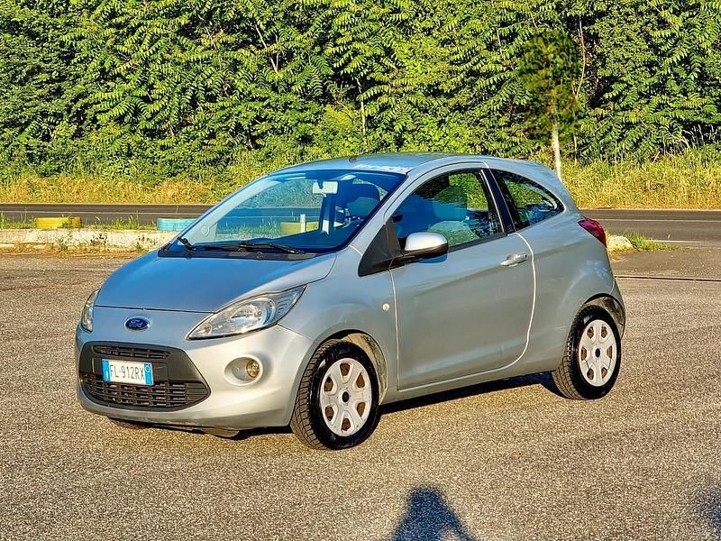 Begagnad Ford Ka Titanium 75 HK (55 kW) 2012 Silver Halvkombi