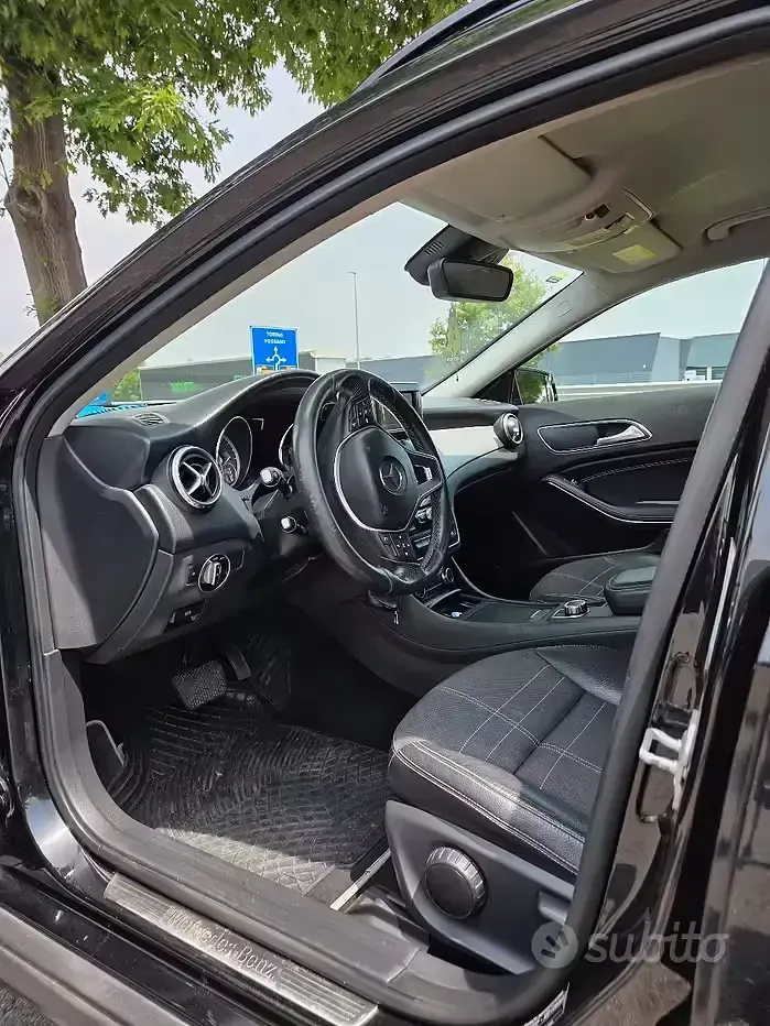 Usata Mercedes GLA220 170 CV (125 kW) 2015 Nero SUV