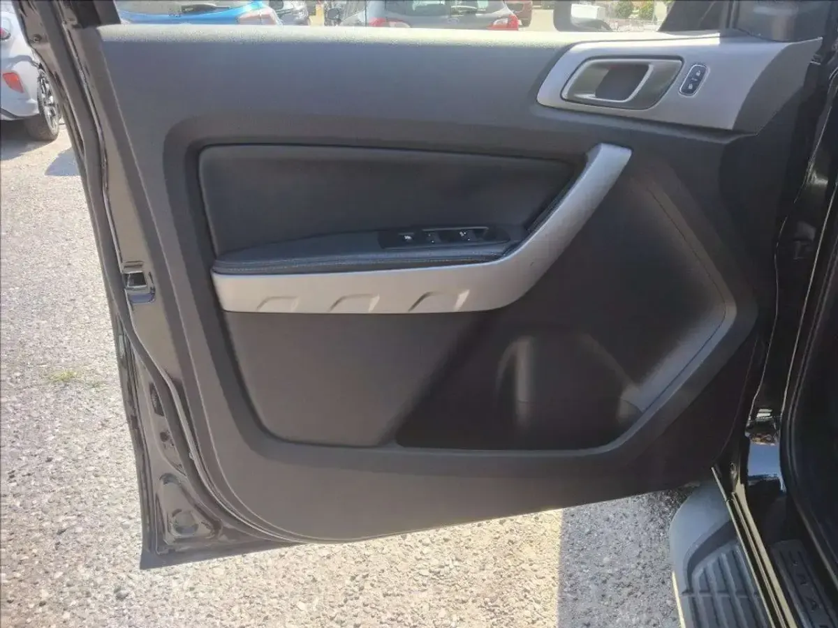 Usata Ford Ranger Limited 170 CV (125 kW) 2021 Nero metallizzato Pick-up