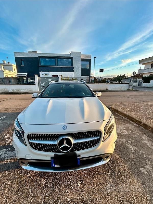 Usata Mercedes GLA200 136 CV (100 kW) 2015 Bianco SUV