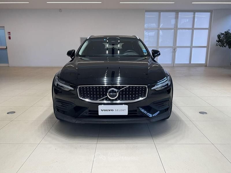 Usata Volvo V60 CC Core 197 CV (144 kW) 2023 Nero Station wagon