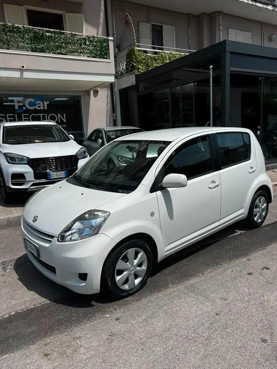 Usata Daihatsu Sirion HIRO 69 CV (50 kW) 2011 Bianco Utilitaria