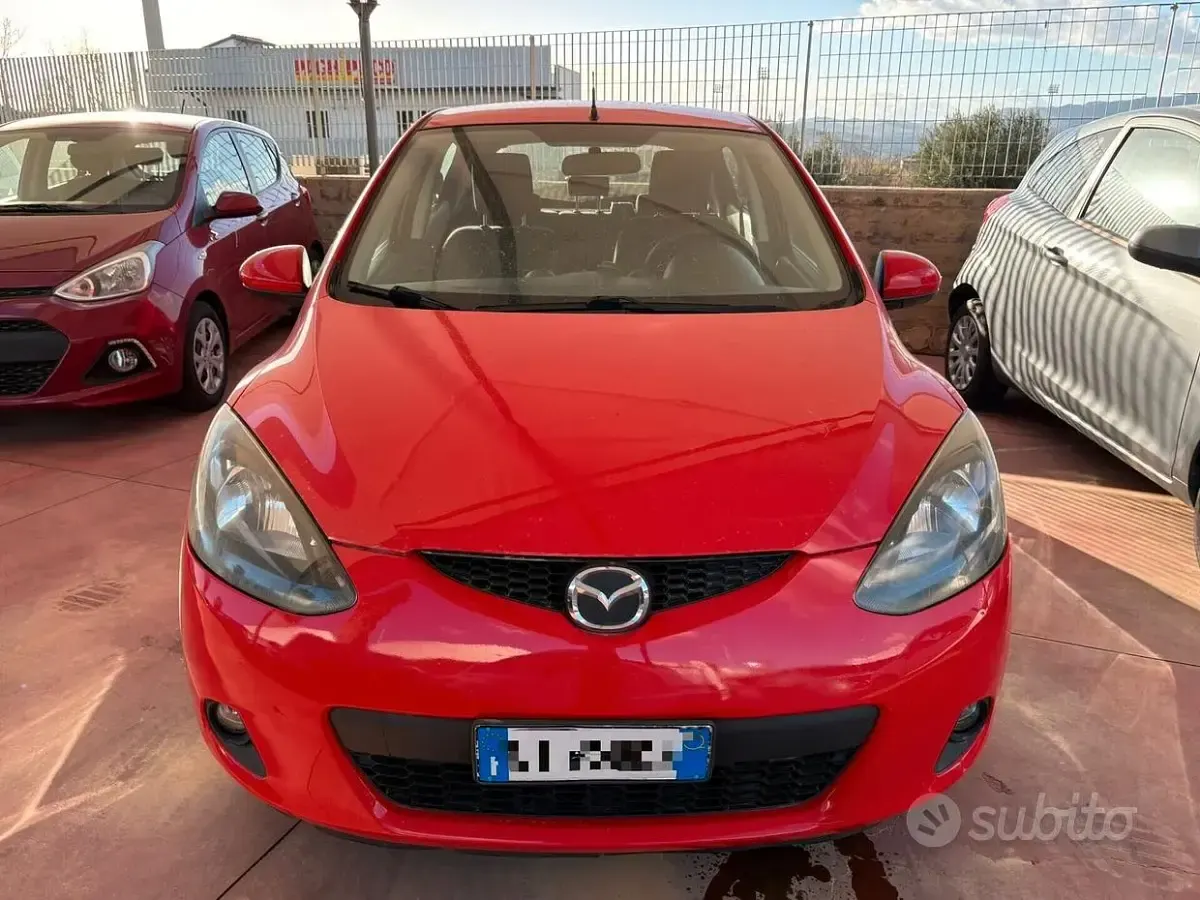 Usata Mazda 2 75 CV (55 kW) 2009 Rosso Utilitaria