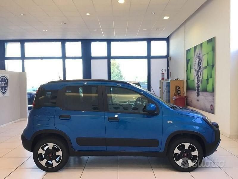 Usata Fiat Panda Cross Cross 70 CV (51 kW) 2023 Blu italia Utilitaria