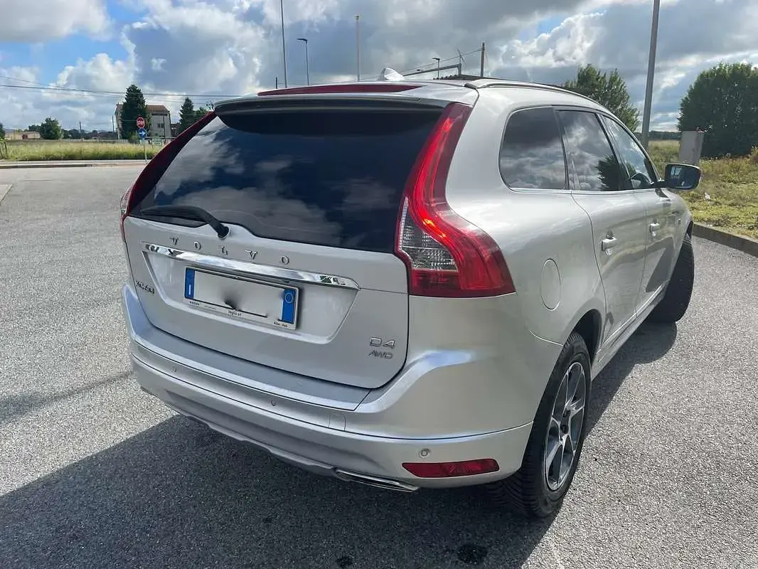 Usata Volvo XC60 Ocean Race 190 CV (139 kW) 2015 Argento SUV