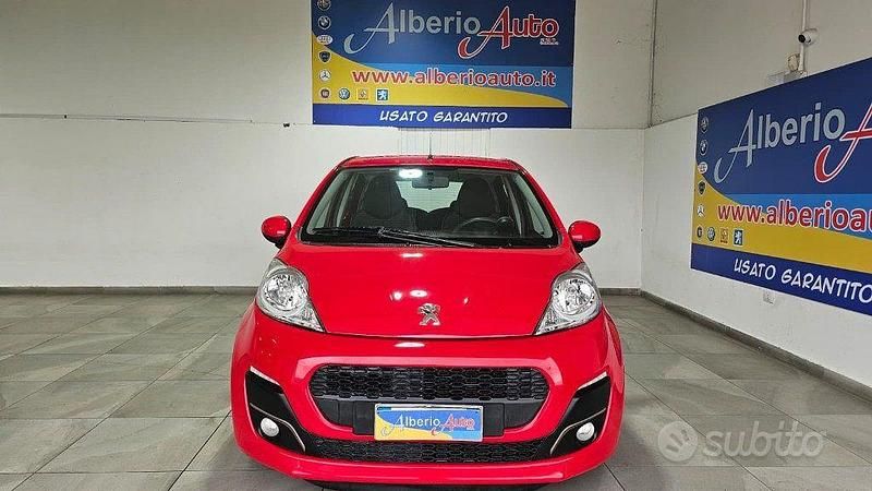Usata Peugeot 107 Active 68 CV (50 kW) 2012 Rosso Utilitaria
