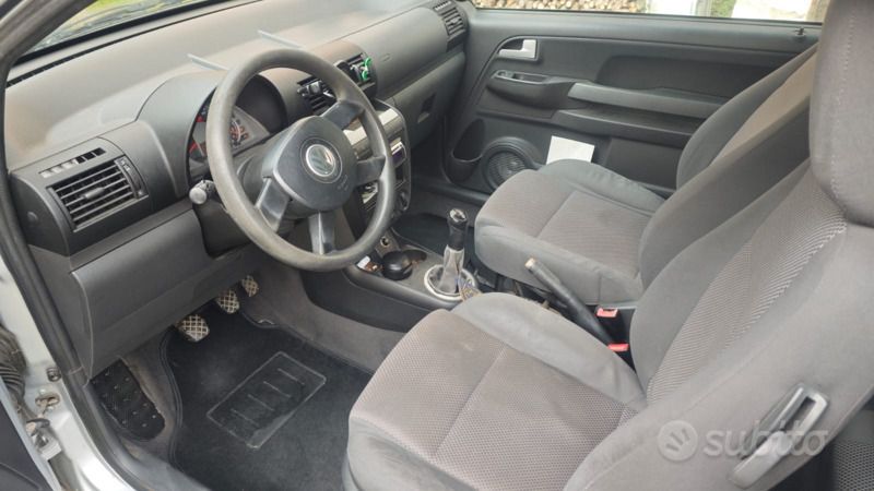 Usata VW Fox 54 CV (39 kW) 2005 Grigio Utilitaria