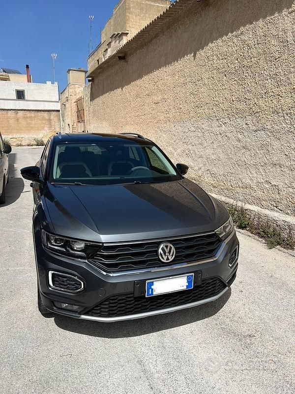 Usata VW T-Roc Advance 150 CV (110 kW) 2018 Grigio SUV