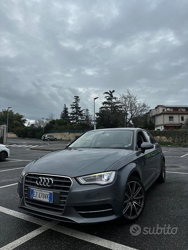 Grigio Usata 2015 Audi A3 Attraction Tre volumi | 8900 € (Ottimo prezzo) - Immagine 1/4