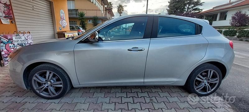 Usata Alfa Romeo Giulietta 105 CV (77 kW) 2014 Grigio Berlina
