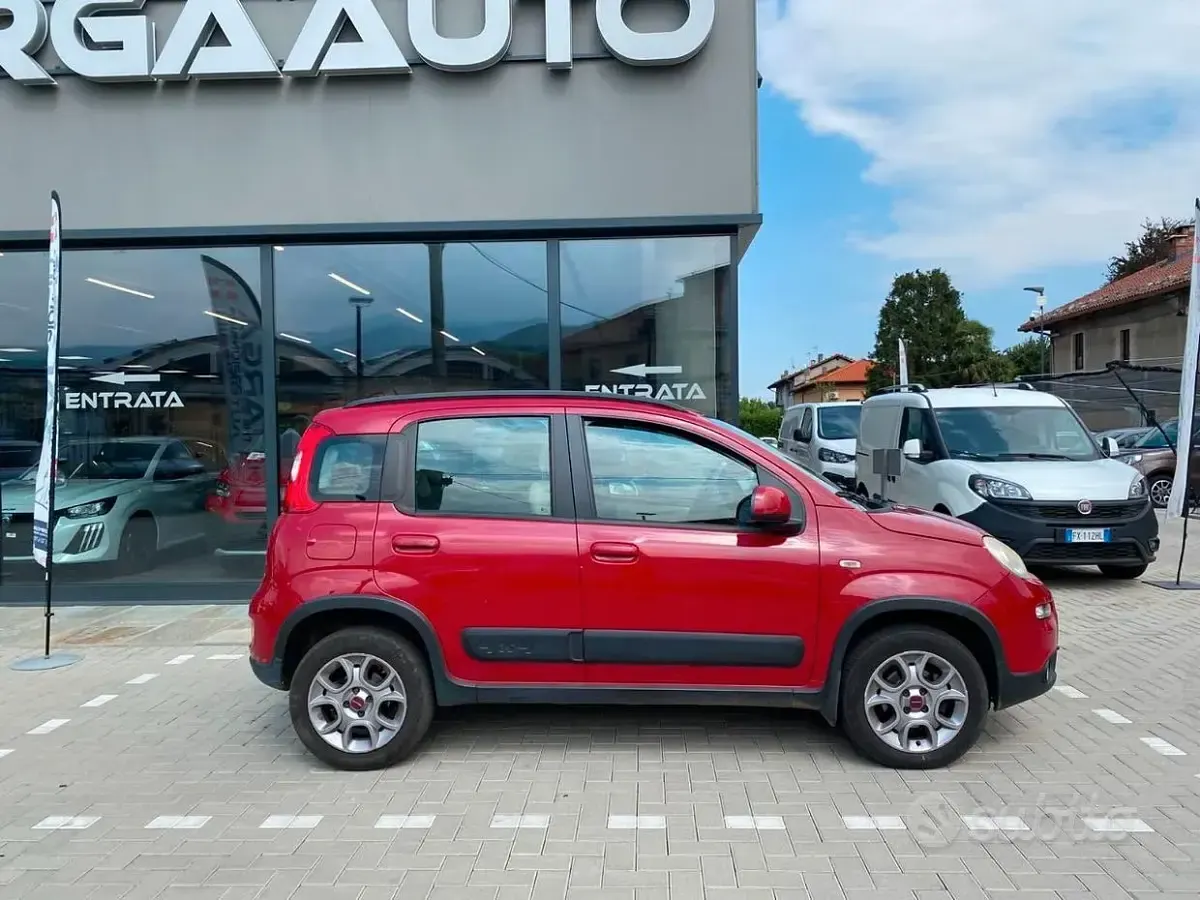 Usata Fiat Panda 4x4 75 CV (55 kW) 2013 Rosso Utilitaria