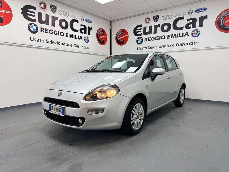 Argento Usata 2013 Fiat Punto Lounge Tre volumi | 6999 € (Molto cara) - Immagine 1/4
