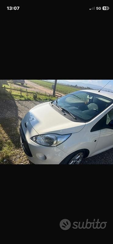 Bianco Usata 2010 Ford Ka | 2600 € - Immagine 1/4