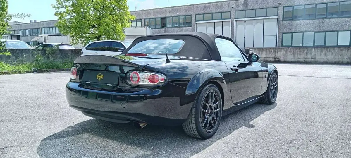 Usata Mazda MX5 High 126 CV (92 kW) 2006 Nero Cabrio