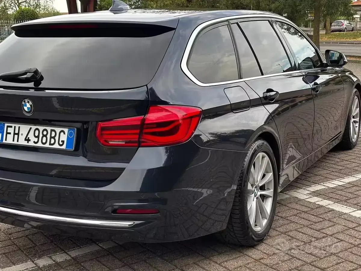 Usata BMW 318 Luxury Line 150 CV (110 kW) 2017 Blu Station wagon