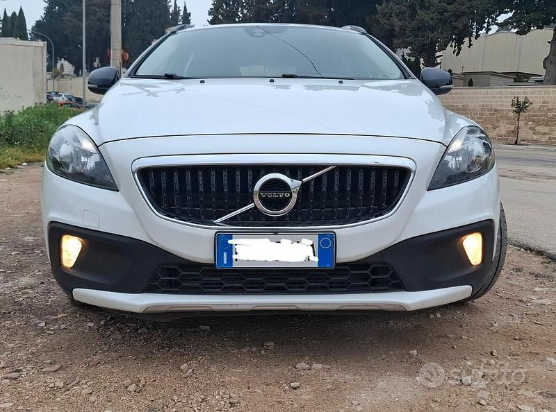 Usata Volvo V40 120 CV (88 kW) 2017 Bianco Berlina