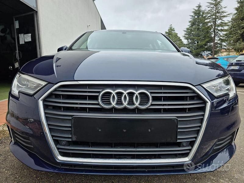 Käytetty Audi A3 Sport 110 HP (80 kW) 2016 Sininen Sedan